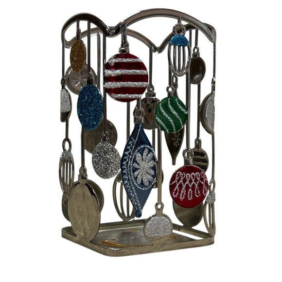 Bath & Body Works SOAP Sleeve Holder
CHRISTMS ORNAMENT SOAP HOLDER
Holder - Picture 4 of 16